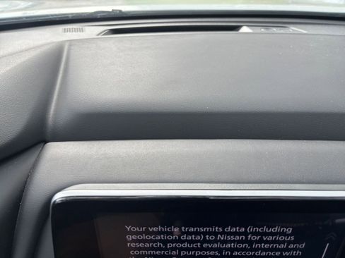 Used 2025 Nissan Rogue SV FWD image 17