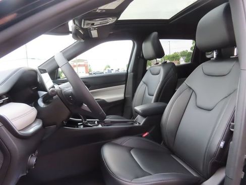 Used 2026 Jeep Compass Limited w/ Sun, Sound & Navigation Group AWD/4WD image 20