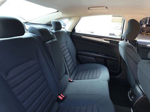 Used 2019 Ford Fusion SE image 17