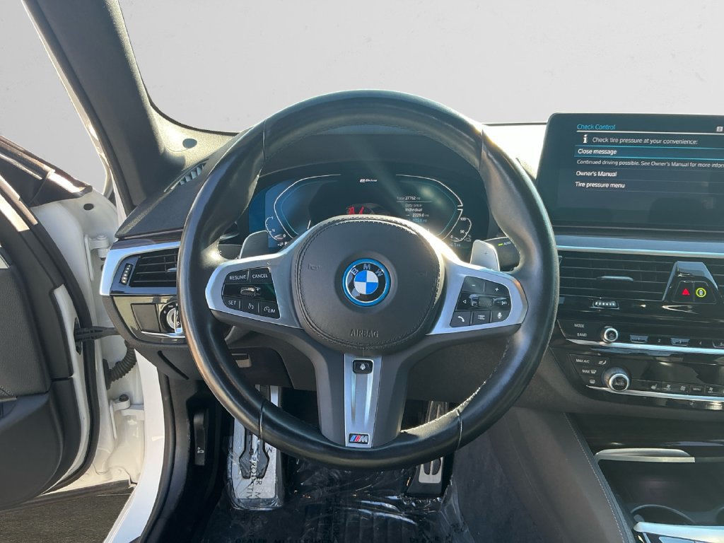 Used 2023 BMW 530e xDrive w/ Premium Package AWD/4WD image 12