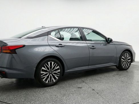 Used 2025 Nissan Altima 2.5 SV image 7