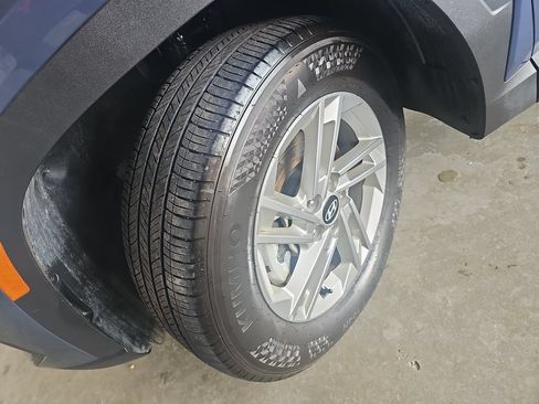 Certified 2025 Hyundai Tucson SE FWD image 31