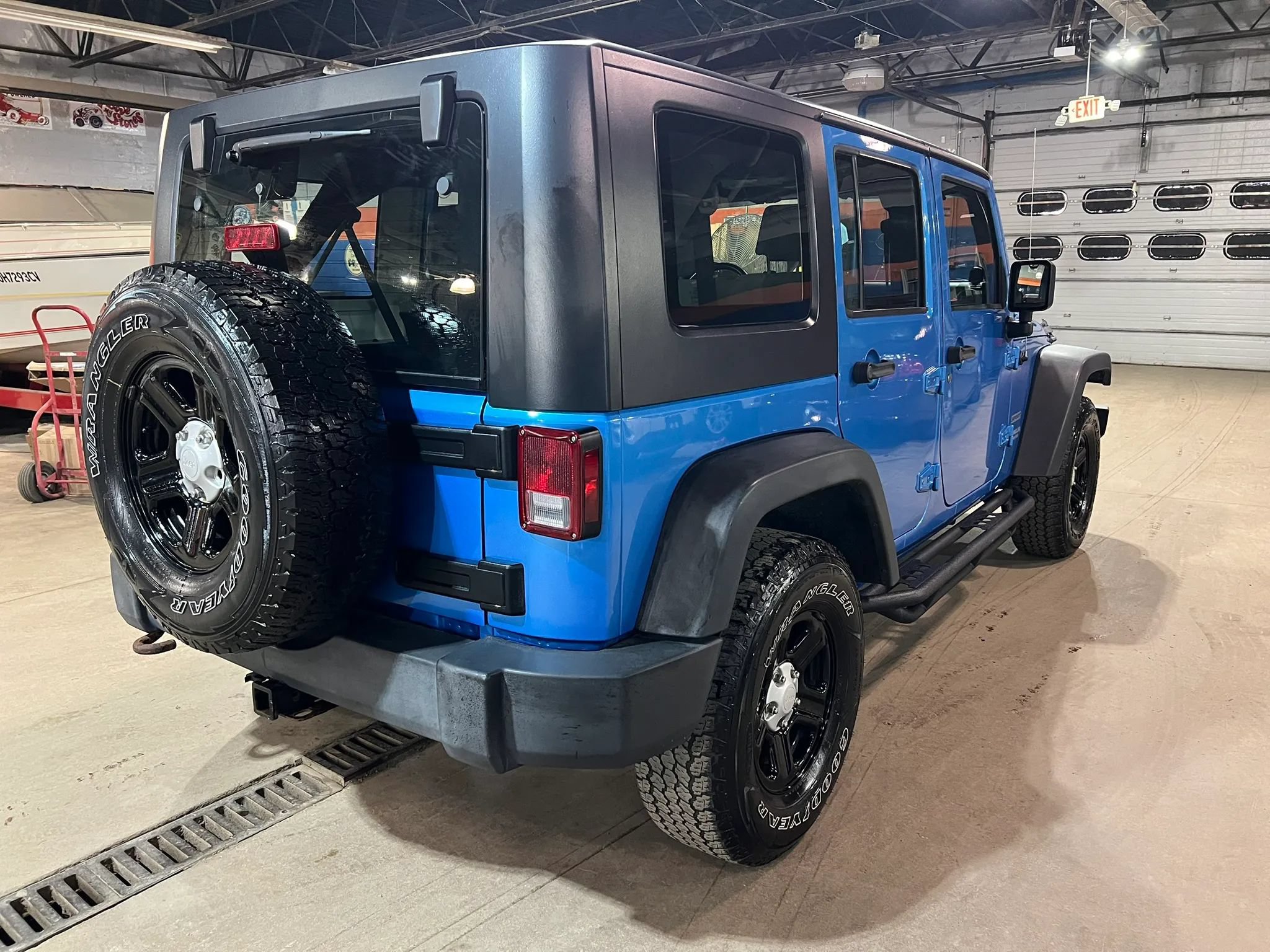 Used 2010 Jeep Wrangler Unlimited Sport AWD/4WD image 3