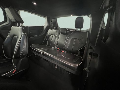 Used 2023 Chrysler Pacifica Limited w/ Uconnect Theater Family Group FWD image 38