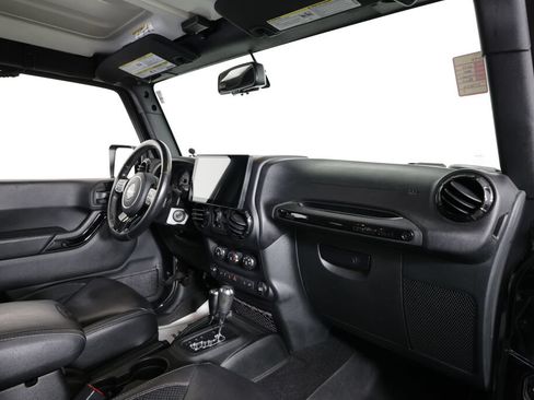 Used 2017 Jeep Wrangler Unlimited Sahara AWD/4WD image 22