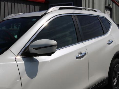 Used 2016 Nissan Rogue SL w/ SL Premium Package image 3