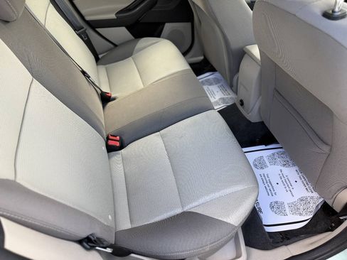 Used 2012 Ford Focus SE FWD image 19