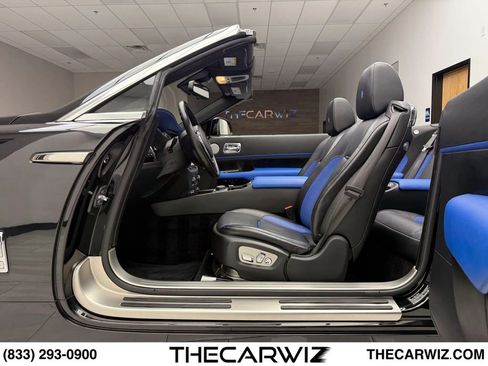 Used 2019 Rolls-Royce Dawn RWD image 32