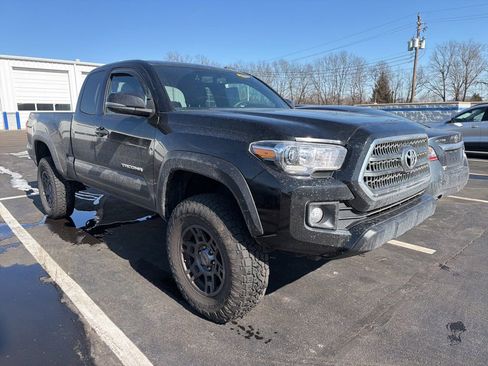Used 2016 Toyota Tacoma SR5 image 4