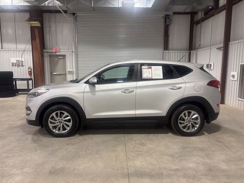Used 2018 Hyundai Tucson SE image 5