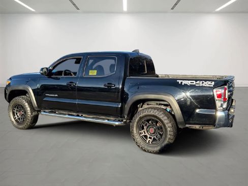 Used 2023 Toyota Tacoma TRD Off-Road image 3