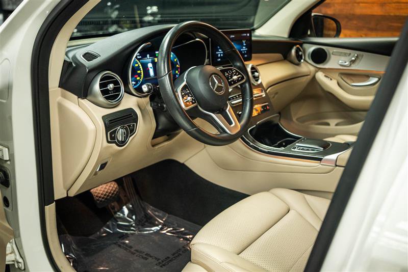 Used 2022 Mercedes-Benz GLC 300 4MATIC w/ Multimedia Package Lite image 9