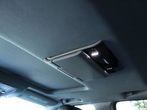 Used 2018 Chevrolet Tahoe LT RWD image 17