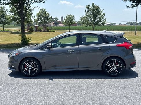 Used 2018 Ford Focus ST FWD image 5