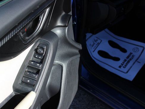 Used 2017 Subaru Impreza 2.0i Premium image 5