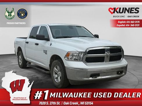 Used 2022 RAM 1500 Classic SLT AWD/4WD image 1