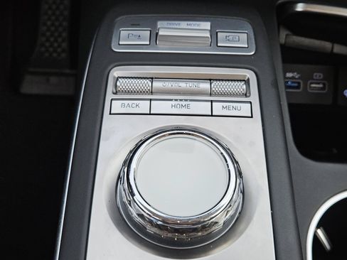 Used 2025 Genesis GV70 2.5T AWD/4WD image 16
