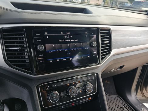 Used 2023 Volkswagen Atlas Cross Sport SE w/ Panoramic Sunroof Package FWD image 15