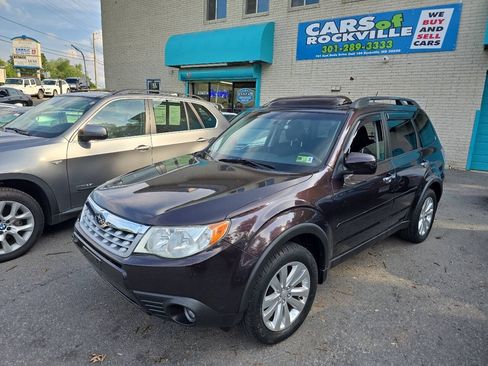 Used 2013 Subaru Forester 2.5X Premium w/ Plus Pkg AWD/4WD image 3