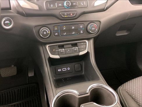 Used 2024 GMC Terrain SLE FWD image 6