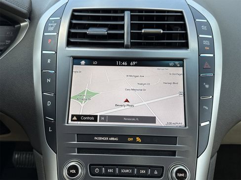 Used 2019 Lincoln MKZ Reserve image 25