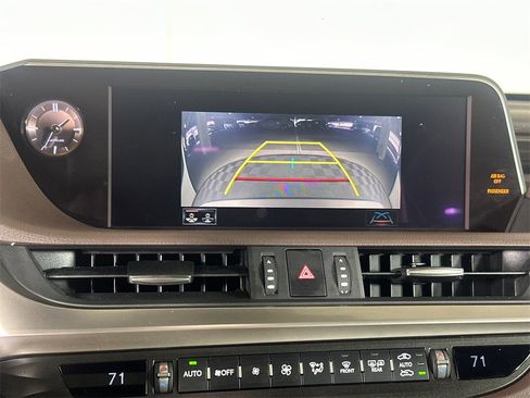 Used 2020 Lexus ES 300h w/ Premium Package image 30