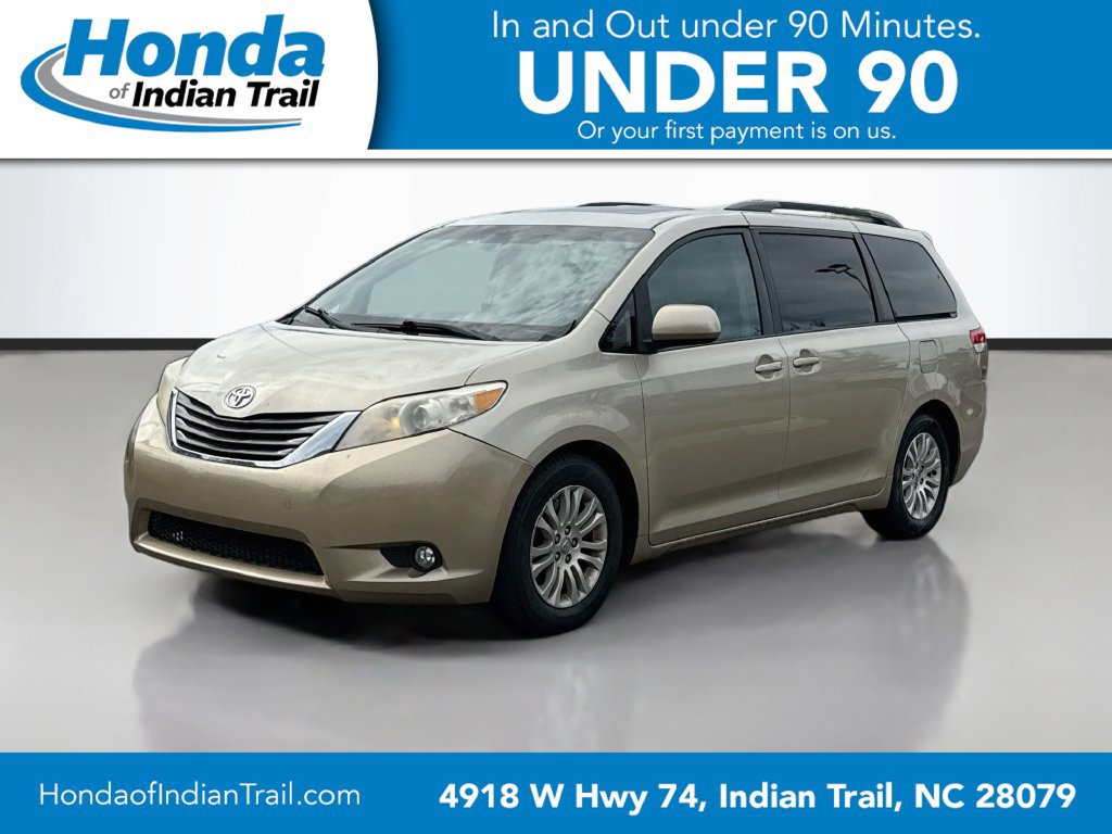 Used 2013 Toyota Sienna XLE FWD image 3