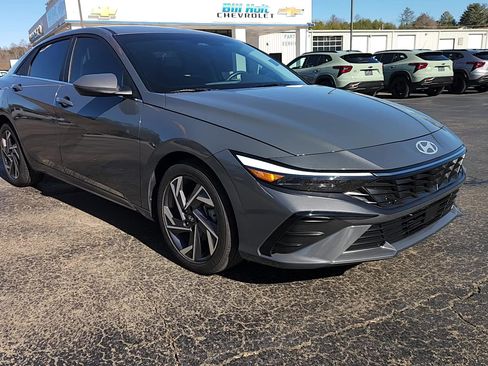 Used 2024 Hyundai Elantra SEL w/ Convenience Package image 15