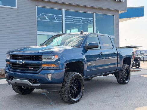 Used 2018 Chevrolet Silverado 1500 LT w/ All Star Edition AWD/4WD image 12