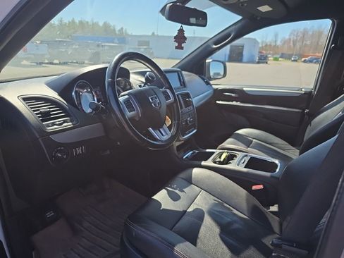 Used 2019 Dodge Grand Caravan GT FWD image 9