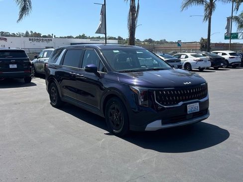 Used 2025 Kia Carnival image 12