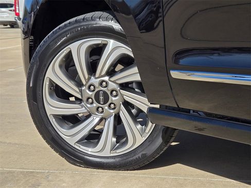 Used 2024 Lincoln Navigator Reserve image 37