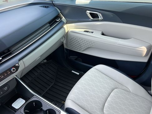 New 2026 Kia Carnival EX FWD image 16