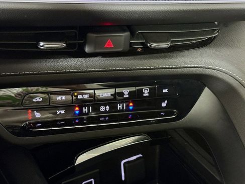 Used 2023 Buick Envision Essence w/ Sport Touring Package image 17