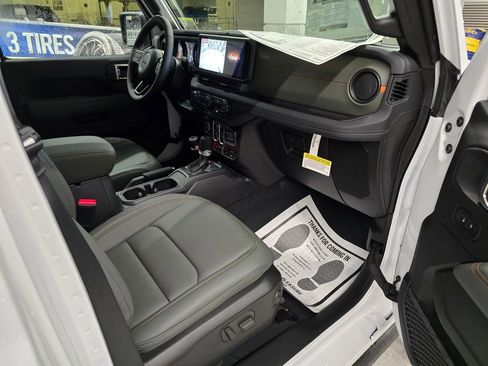 New 2025 Jeep Gladiator Mojave w/ Safety Group image 36