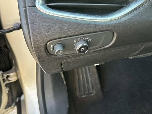 Used 2016 Chevrolet Malibu LT image 27