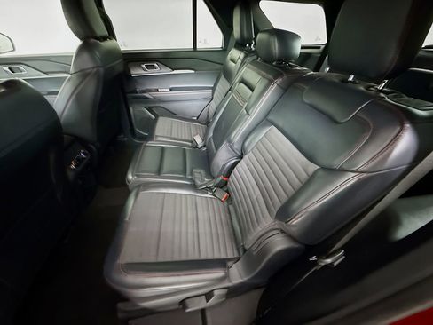 Used 2025 Ford Explorer ST-Line w/ ST-Line Street Pack AWD/4WD image 23