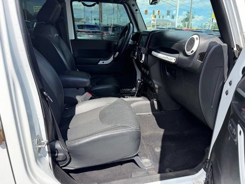 Used 2015 Jeep Wrangler Unlimited Sahara AWD/4WD image 24