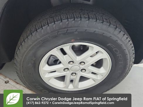 Certified 2023 Jeep Grand Cherokee Laredo w/ Luxury Tech Group I image 32