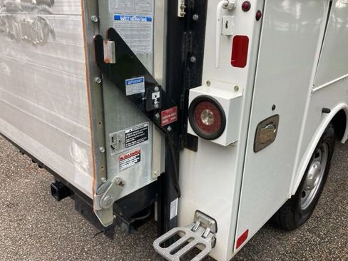 Used 2022 Ford F250 XL w/ Power Equipment Group image 14