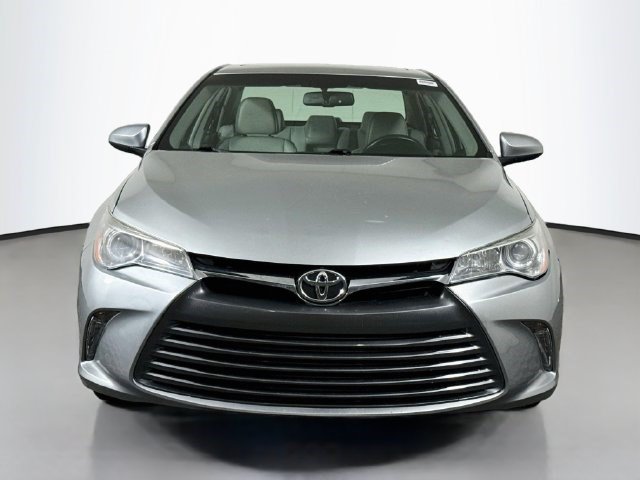 Used 2017 Toyota Camry XLE w/ Moonroof Package FWD image 2
