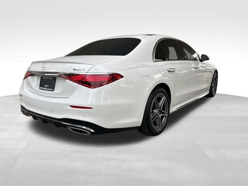 Used 2024 Mercedes-Benz S 580e 4MATIC Sedan w/ AMG Line image 3