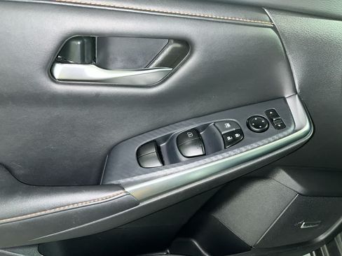 Used 2023 Nissan Sentra SR w/ SR Premium Package FWD image 13
