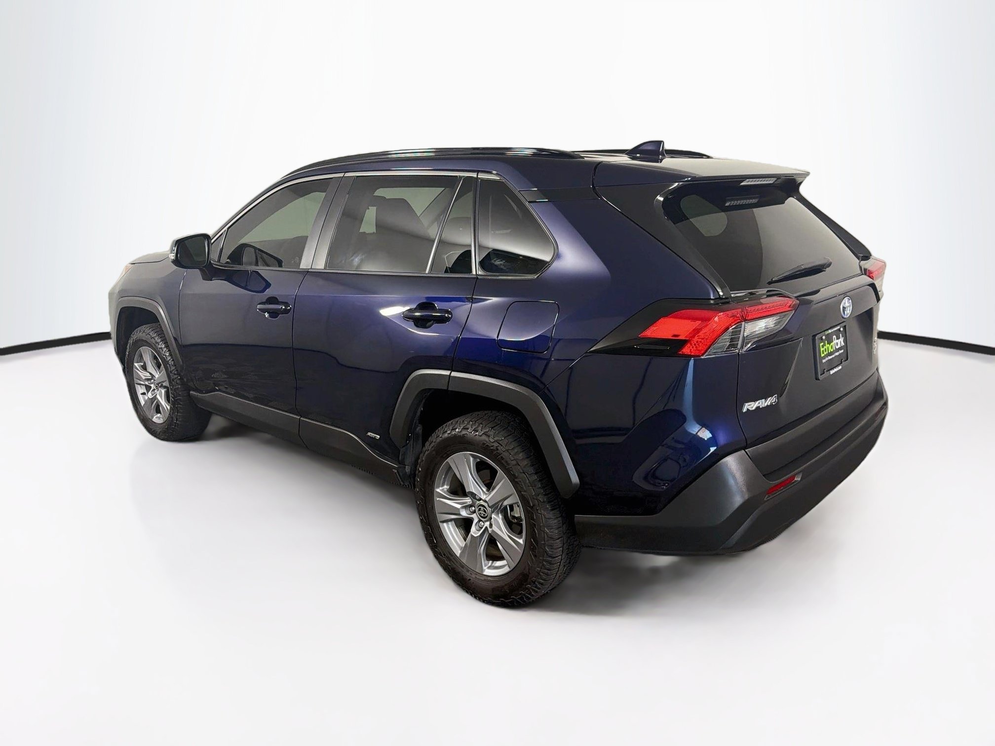 Used 2022 Toyota RAV4 XLE w/ Convenience Package AWD/4WD image 5