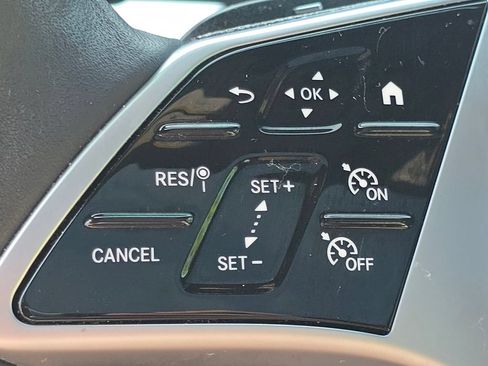 Certified 2025 Mercedes-Benz GLB 250 4MATIC image 33