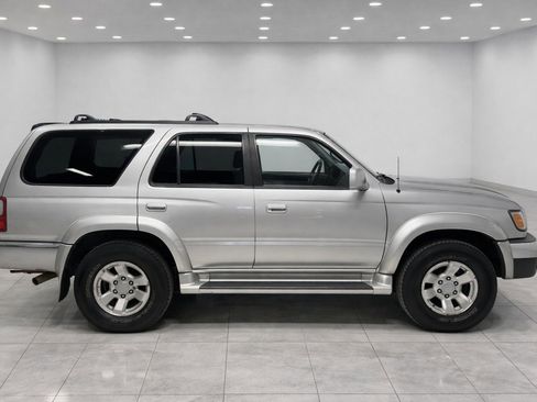 Used 2000 Toyota 4Runner SR5 image 6
