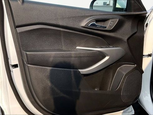 Used 2026 Chevrolet Trax LS w/ LS Convenience Package FWD image 22
