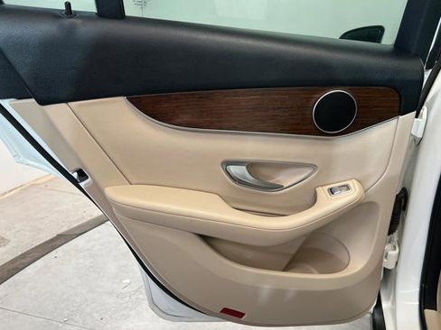 Used 2021 Mercedes-Benz GLC 300 GLC 300 w/ Premium Package image 18