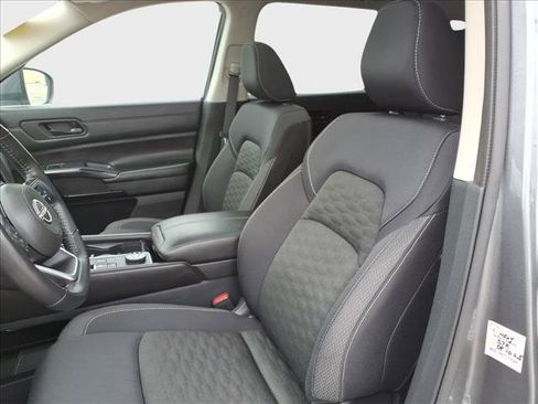 Used 2024 Nissan Pathfinder SV AWD/4WD image 17