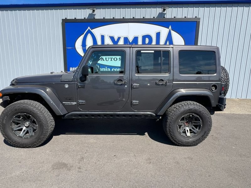 Used 2018 Jeep Wrangler Unlimited Sahara w/ Dual Top Group AWD/4WD image 16